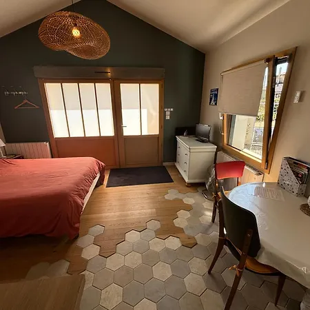 Des Lilas Apartment *